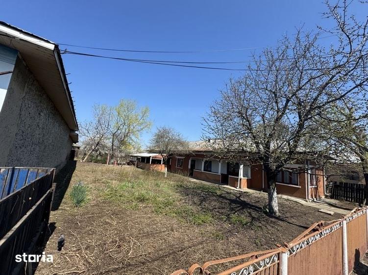 Casă cu 4 camere cu Teren 1370 Mp în Slobozia