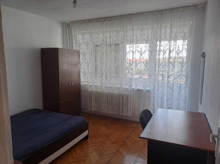 Apartament cu 3 camere decomandat în Complex Studențesc