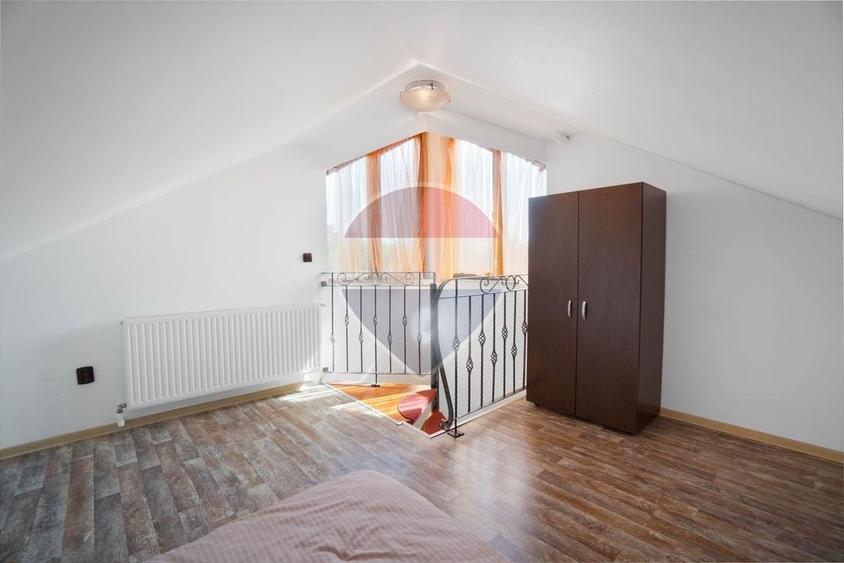 Casă individuală cu 5 camere cu Teren 696 Mp în Vulcan