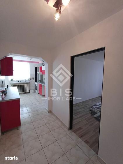 Apartament cu 3 camere decomandat, mobilat în Sud