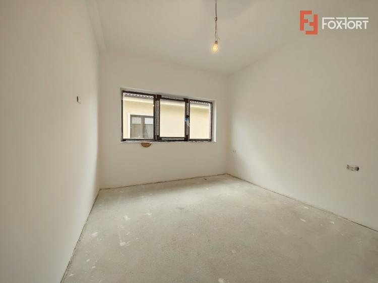 Duplex cu 4 camere semidecomandat cu Canalizare în Giroc
