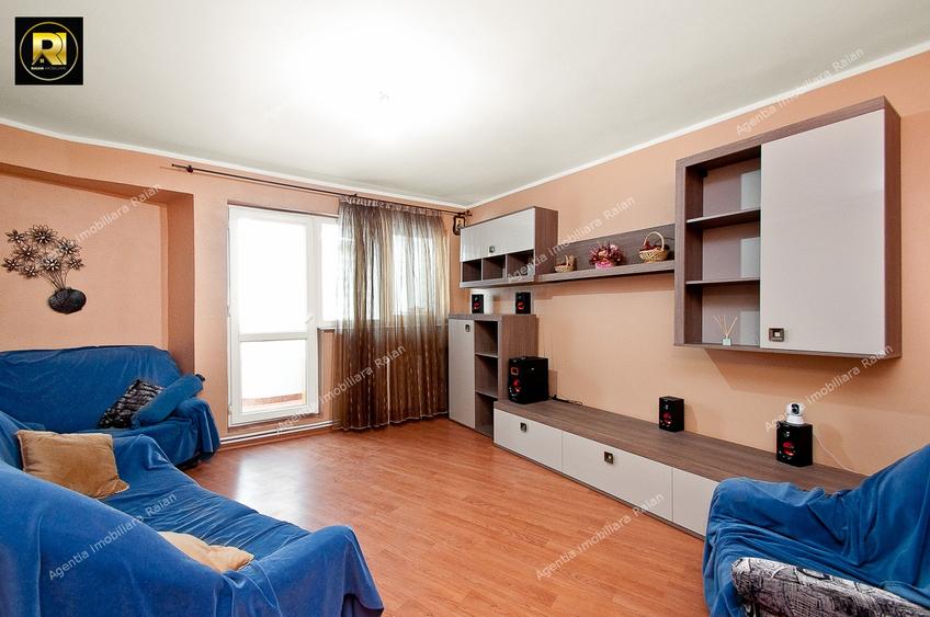 Apartament cu 4 camere decomandat, mobilat în Micro 18