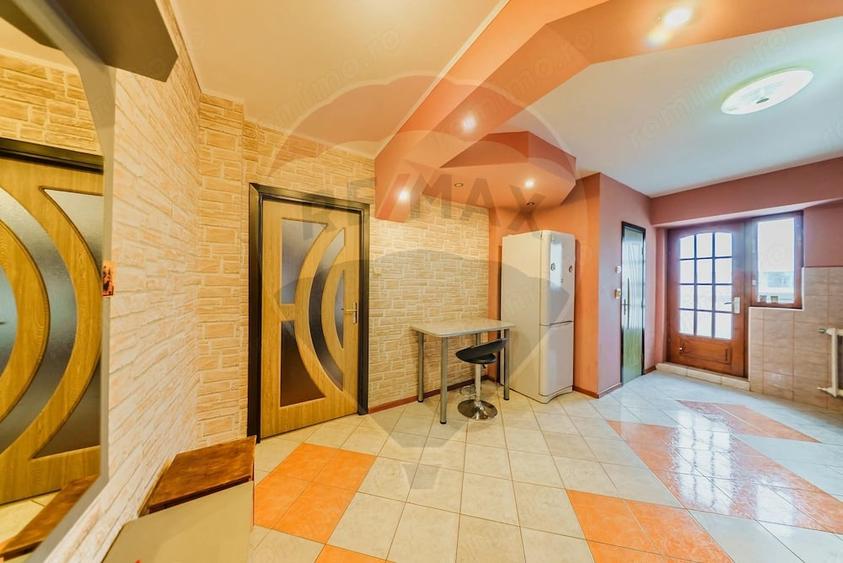 Apartament cu 2 camere semidecomandat în P-ța Spitalului