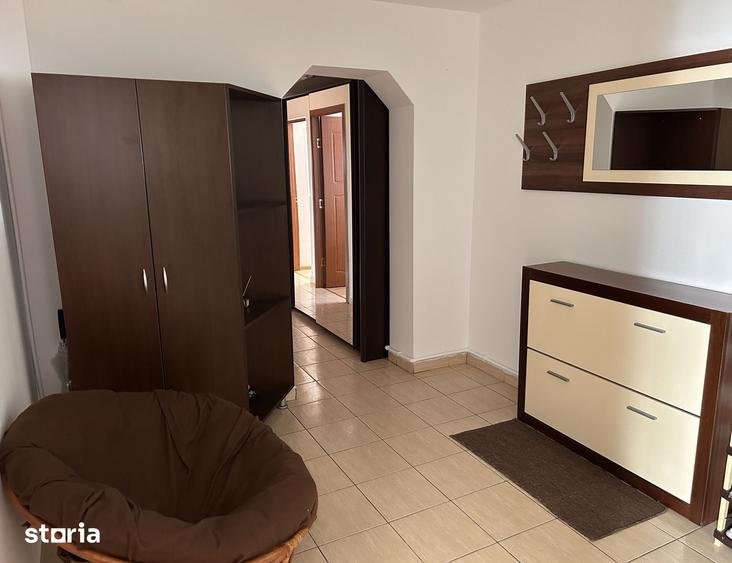 Apartament cu 3 camere decomandat în Nicolina