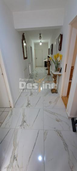Casă individuală cu 8 camere cu Canalizare în Lunca Cetățuii