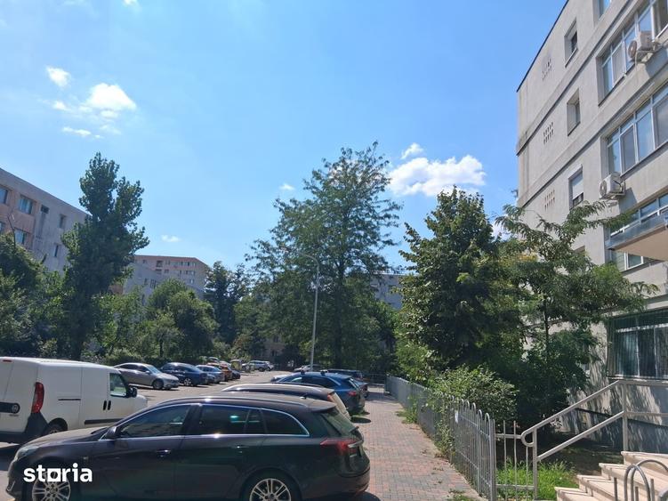 Apartament cu 3 camere decomandat în Titan