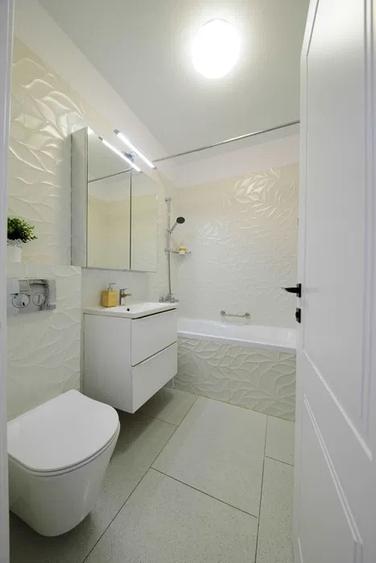 Apartament cu 3 camere semidecomandat, mobilat în Politehnica