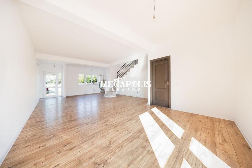 Duplex cu 4 camere cu Canalizare în Sânpetru