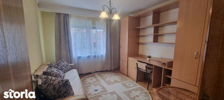 Apartament cu 3 camere în Mărășești