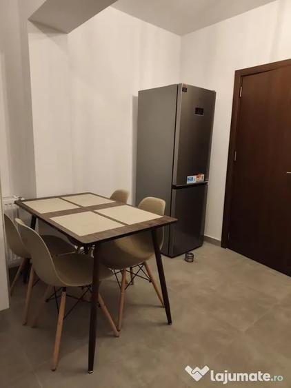 Apartament cu 2 camere decomandat în Titan