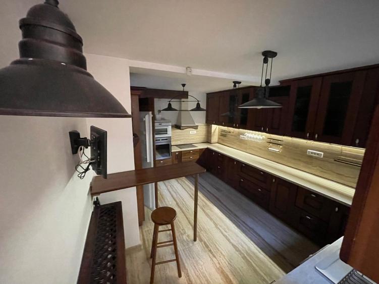 Casă individuală cu 5 camere în Dorobanți