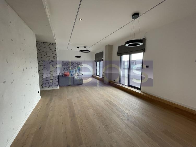 Penthouse cu 3 camere semidecomandat, mobilat în Băneasa