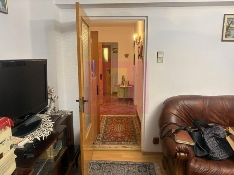 Apartament cu 3 camere decomandat în Drumul Sării