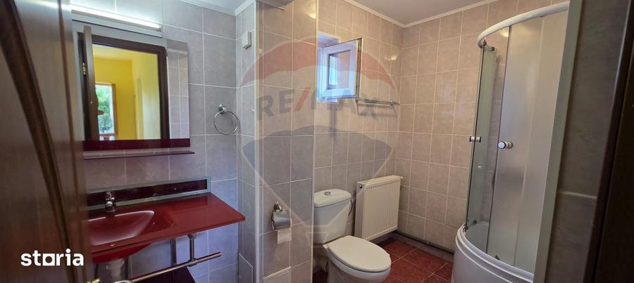 Casă cu 4 camere cu Teren 445 Mp în Valea