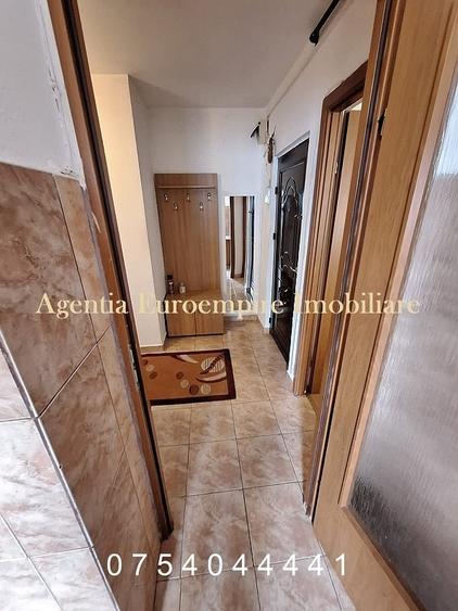 Apartament cu 2 camere decomandat în Capitol