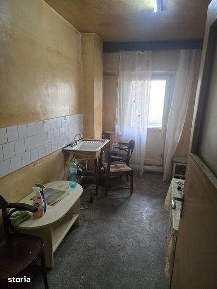 Apartament cu 3 camere decomandat în Calea București