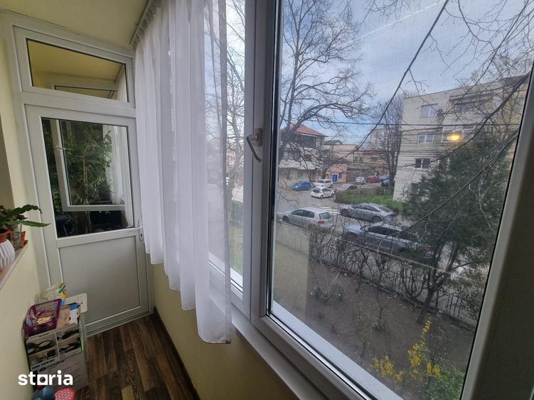 Apartament cu 4 camere semidecomandat în Faleza Nord