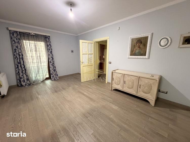 Casă cu 5 camere cu Teren 500 Mp în Gruia