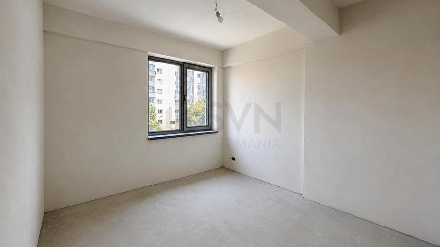 Apartament cu 3 camere semidecomandat în Ștefan cel Mare