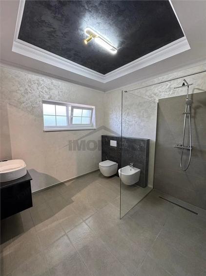 Casă cu 5 camere cu Teren 300 Mp în Chișoda