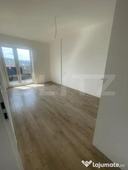 Apartament cu 3 camere decomandat în Independenței