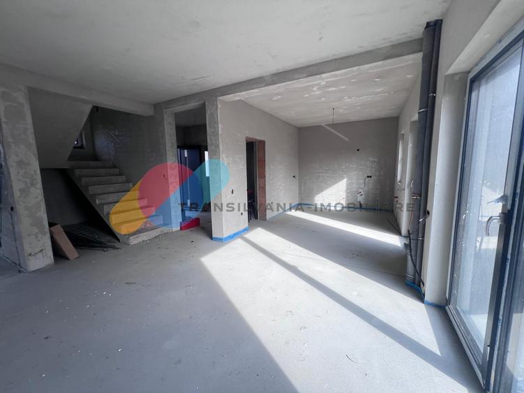 Casă individuală cu 4 camere cu Canalizare în Dezmir