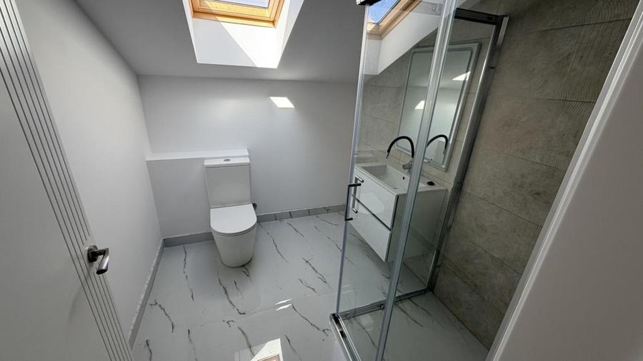 Casă cu 5 camere cu Teren 300 Mp în Tineretului