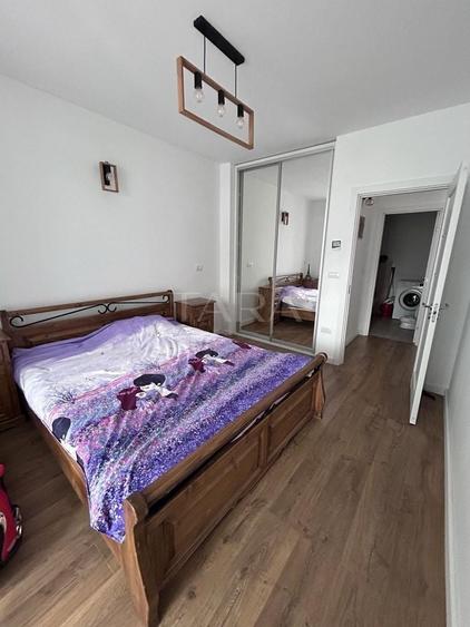 Apartament cu 3 camere semidecomandat, mobilat în Vest