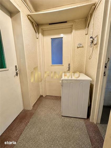 Apartament cu 3 camere semidecomandat în Sud