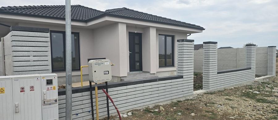 Casă cu 4 camere în Sântandrei
