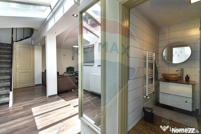 Apartament cu 3 camere nedecomandat în Schei