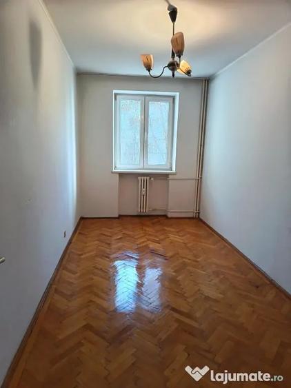 Apartament cu 3 camere decomandat în Mitocași