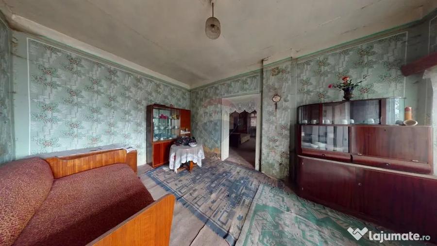 Casă cu 7 camere cu Teren 1044 Mp în Jibert