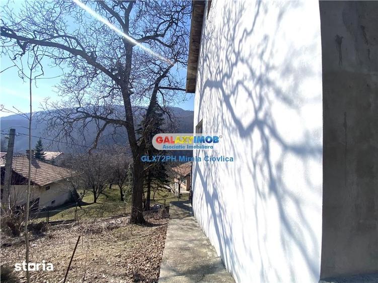 Casă cu 4 camere cu Teren 725 Mp în Posada