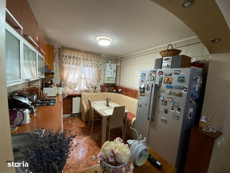 Apartament cu 3 camere decomandat în Central