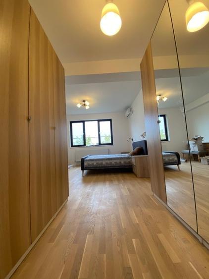 Casă individuală cu 5 camere cu Teren 350 Mp în Central