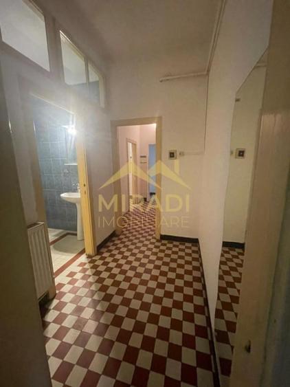 Apartament cu 4 camere în Aviatorilor
