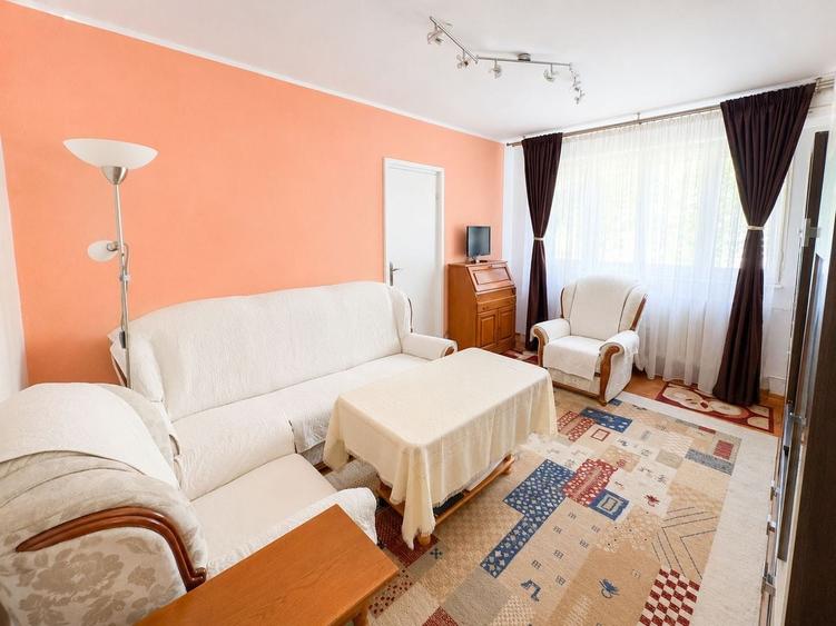 Apartament cu 3 camere semidecomandat în Circumvalațiunii
