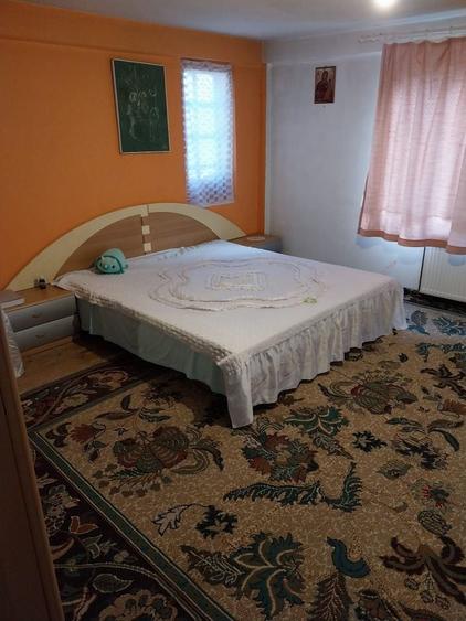 Casă cu 4 camere în Săcelu