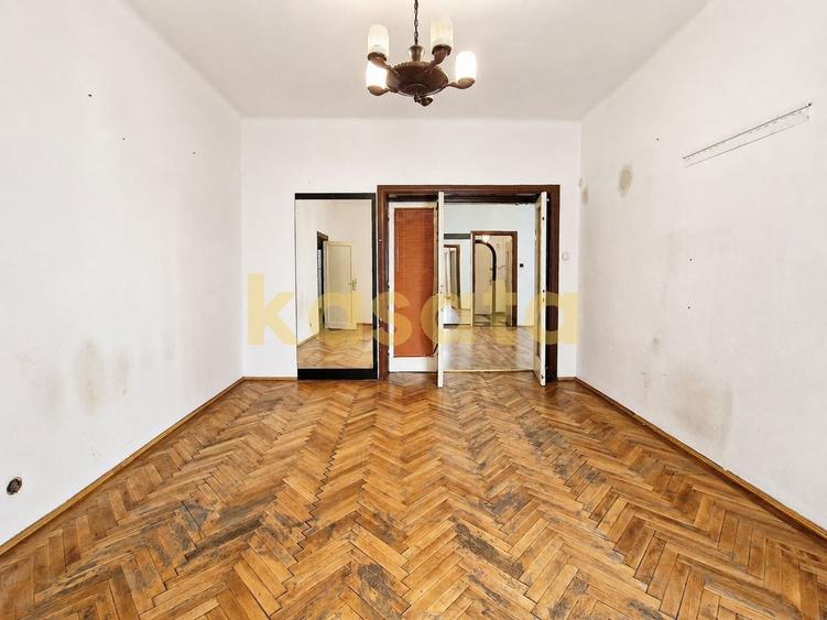 Apartament cu 4 camere semidecomandat în P-ța Romană