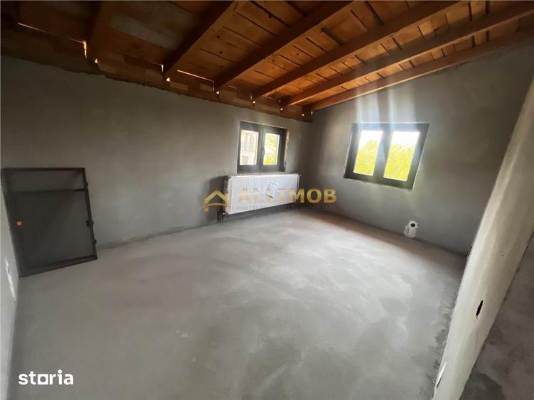 Casă cu 4 camere cu Teren 300 Mp în Târgșoru Vechi