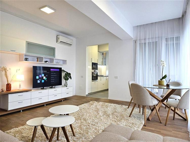 Apartament cu 2 camere semidecomandat, mobilat în Pipera