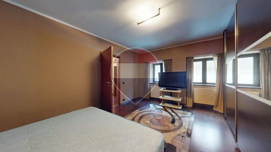 Apartament cu 2 camere semidecomandat, mobilat în Centrul Istoric