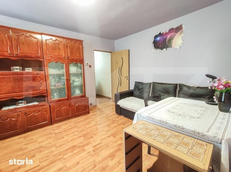 Apartament cu 3 camere semidecomandat în Micro 15