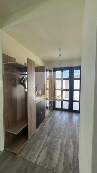 Casă individuală cu 8 camere cu Canalizare în Săcălaz