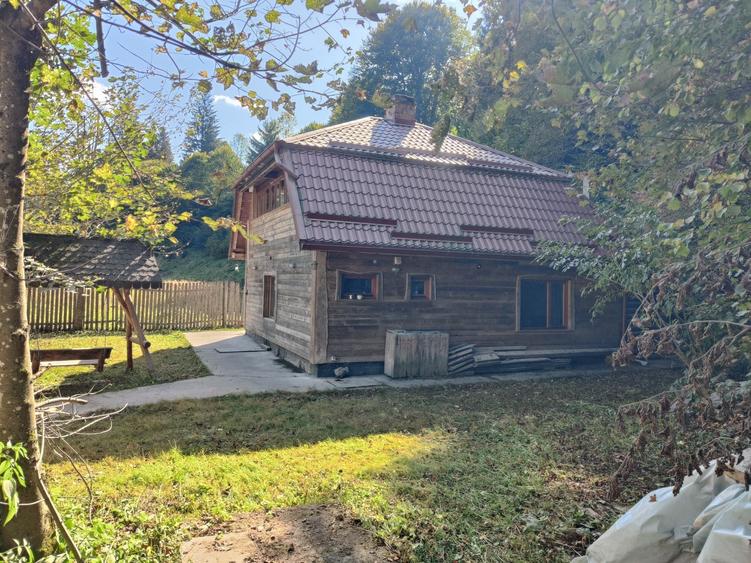 Casă cu 4 camere în Lunca