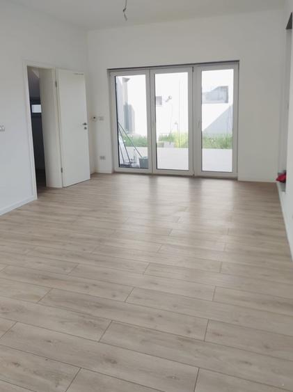 Duplex cu 5 camere cu Canalizare în Dumbrăvița