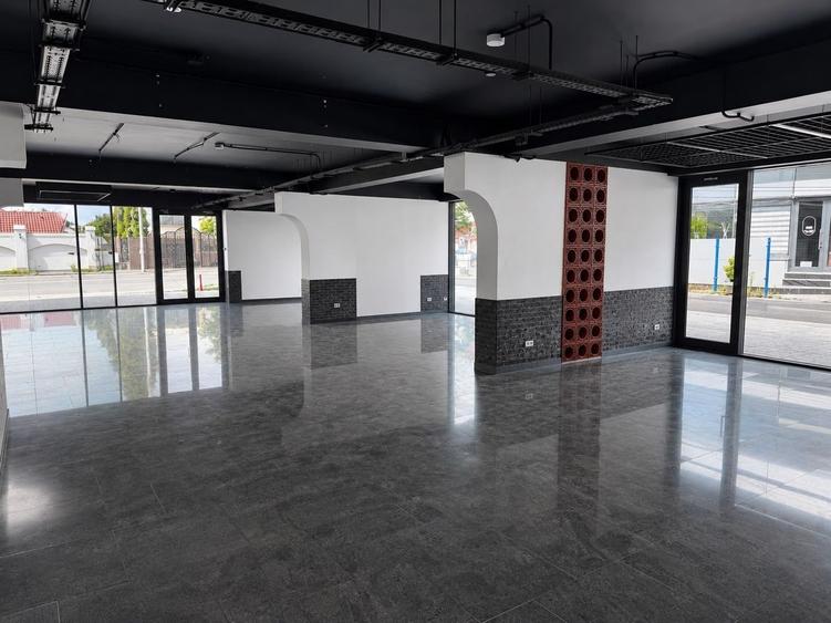 Spațiu comercial, de 280 mp, în Central