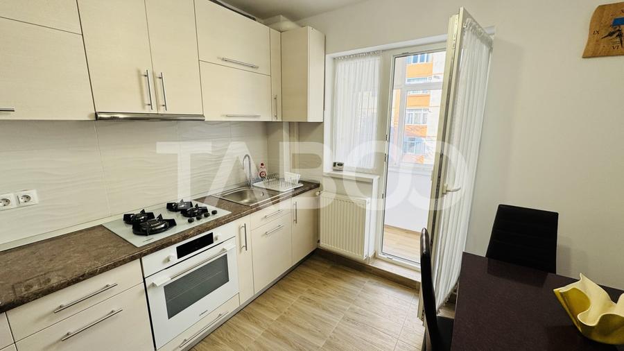 Apartament cu 3 camere decomandat, mobilat în Vasile Aaron