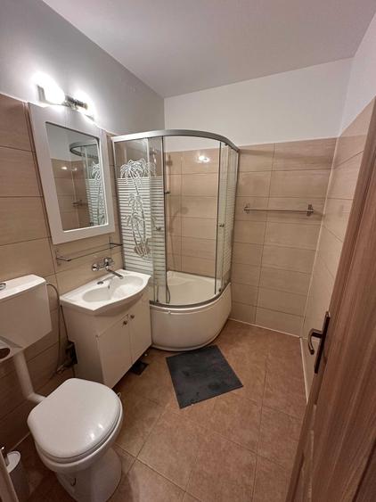 Apartament cu 2 camere semidecomandat în 1 Mai